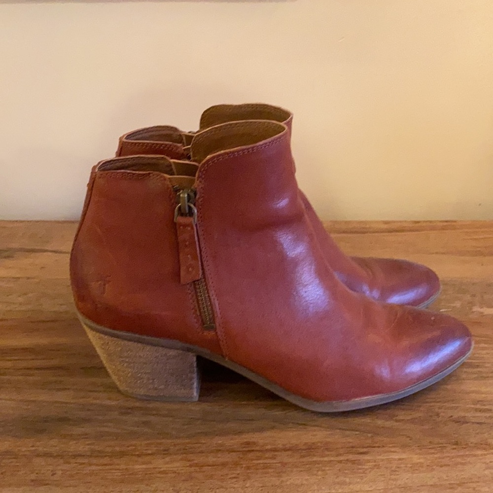Frye Judith zip ankle booties Congac
